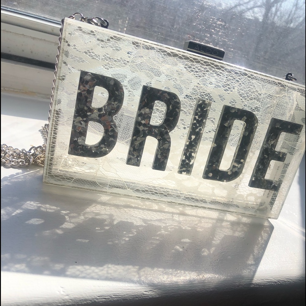 Bride clutch